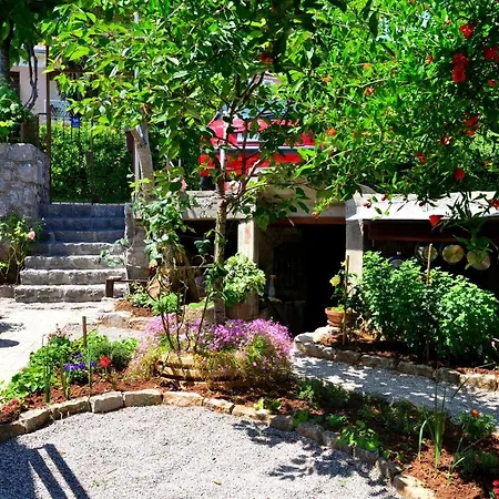 Bonbon Апартаменти *